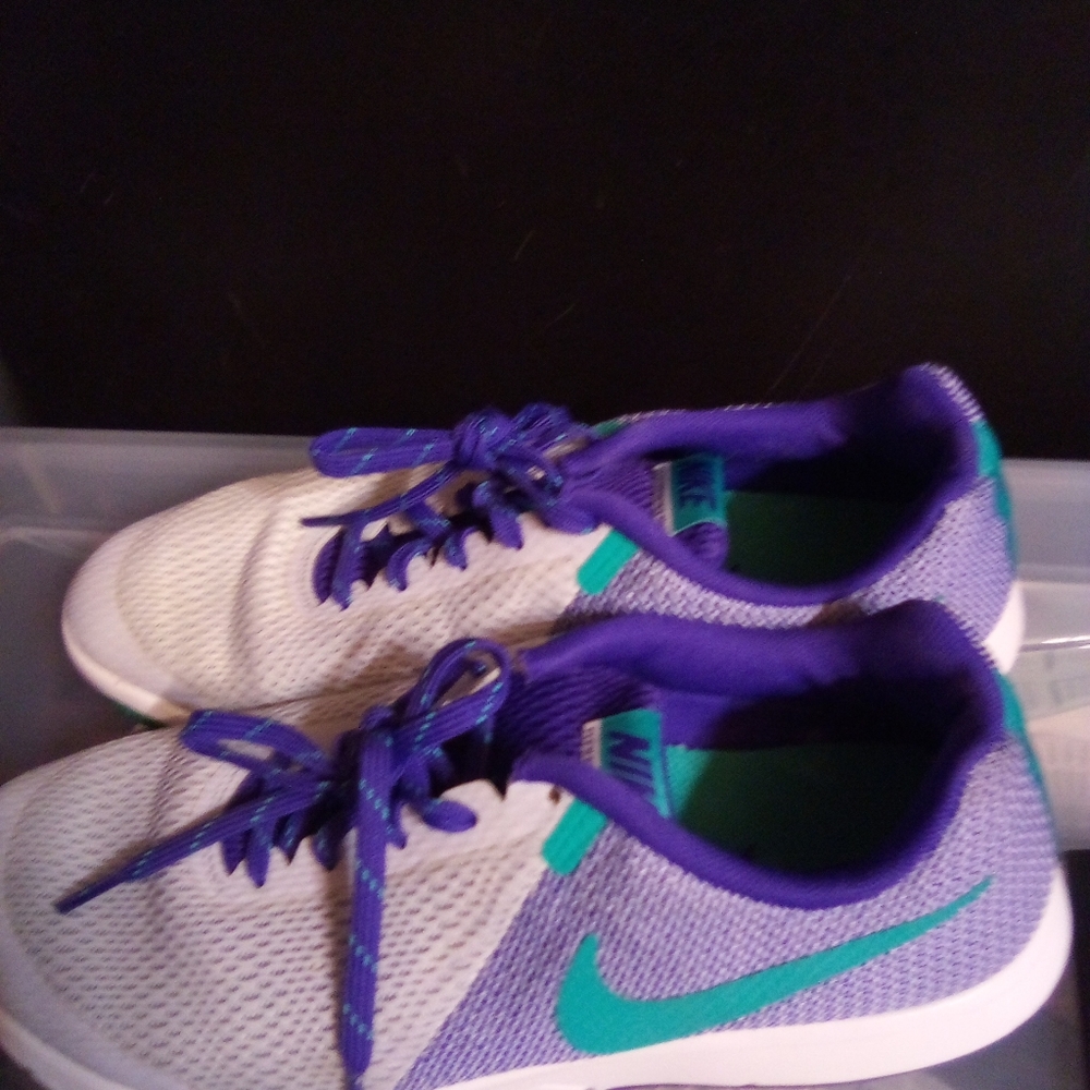 Shoes - Picture 2 of 4